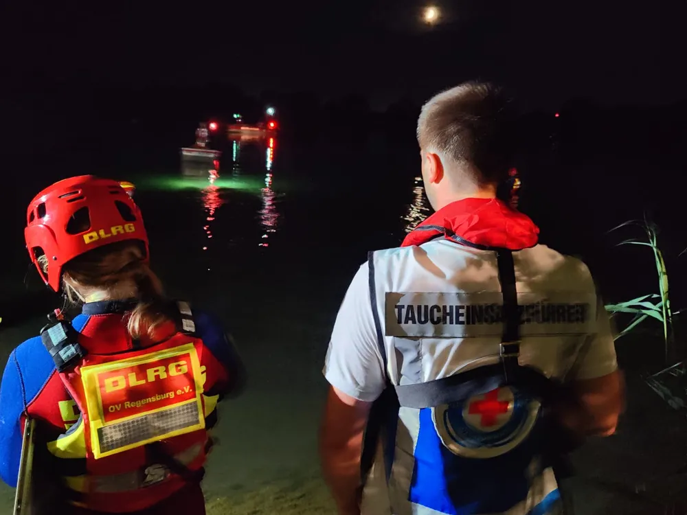 Führungskräfte und Einsatztaucher im Einsatz