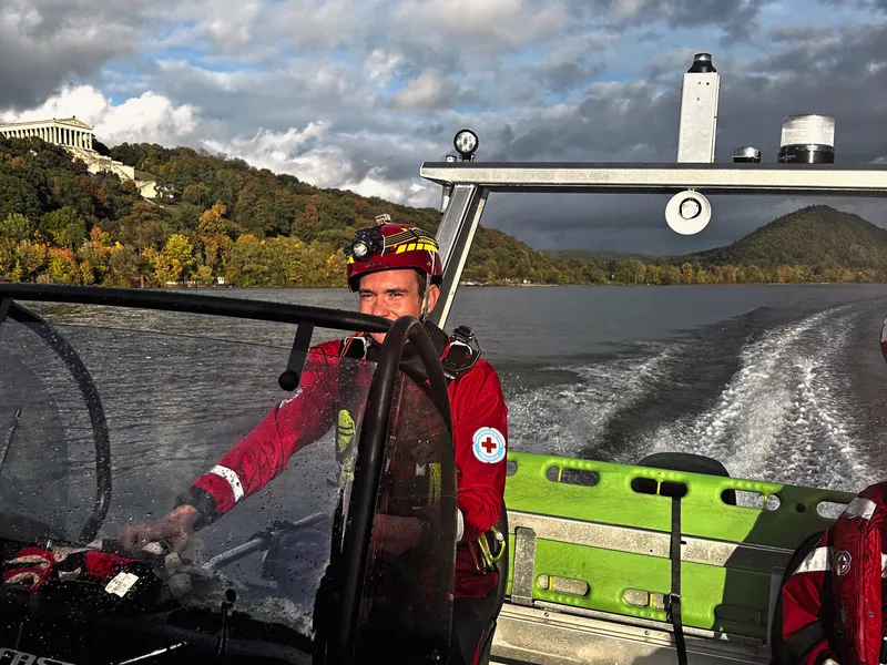 Uebung donau rettungsboot fahrt walhalla
