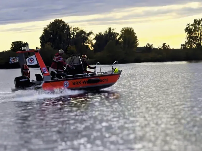 Uebung donau rettungsboot abendfahrt
