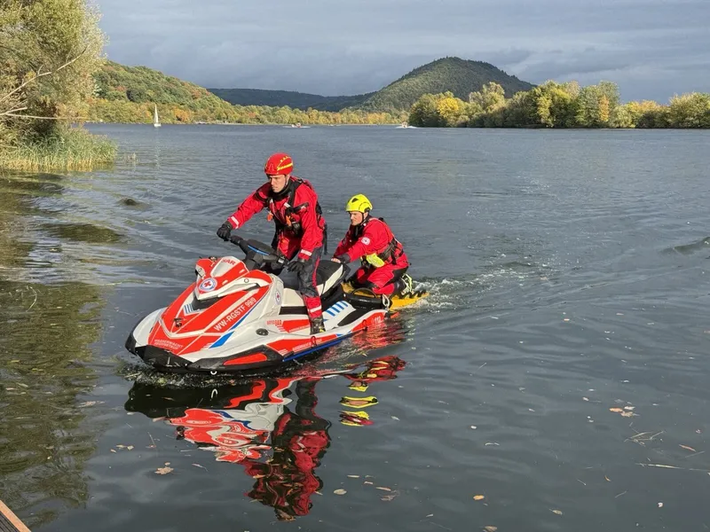 Uebung donau rwc schlitten zwei retter