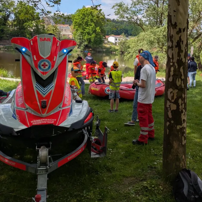 Wasserwacht trifft Kinderfeuerwehr 🤝

Gemeinsam mit der Kinderfeuerwehr „Feuerfüchse” der @feuerwehr.wenzenbach habe…